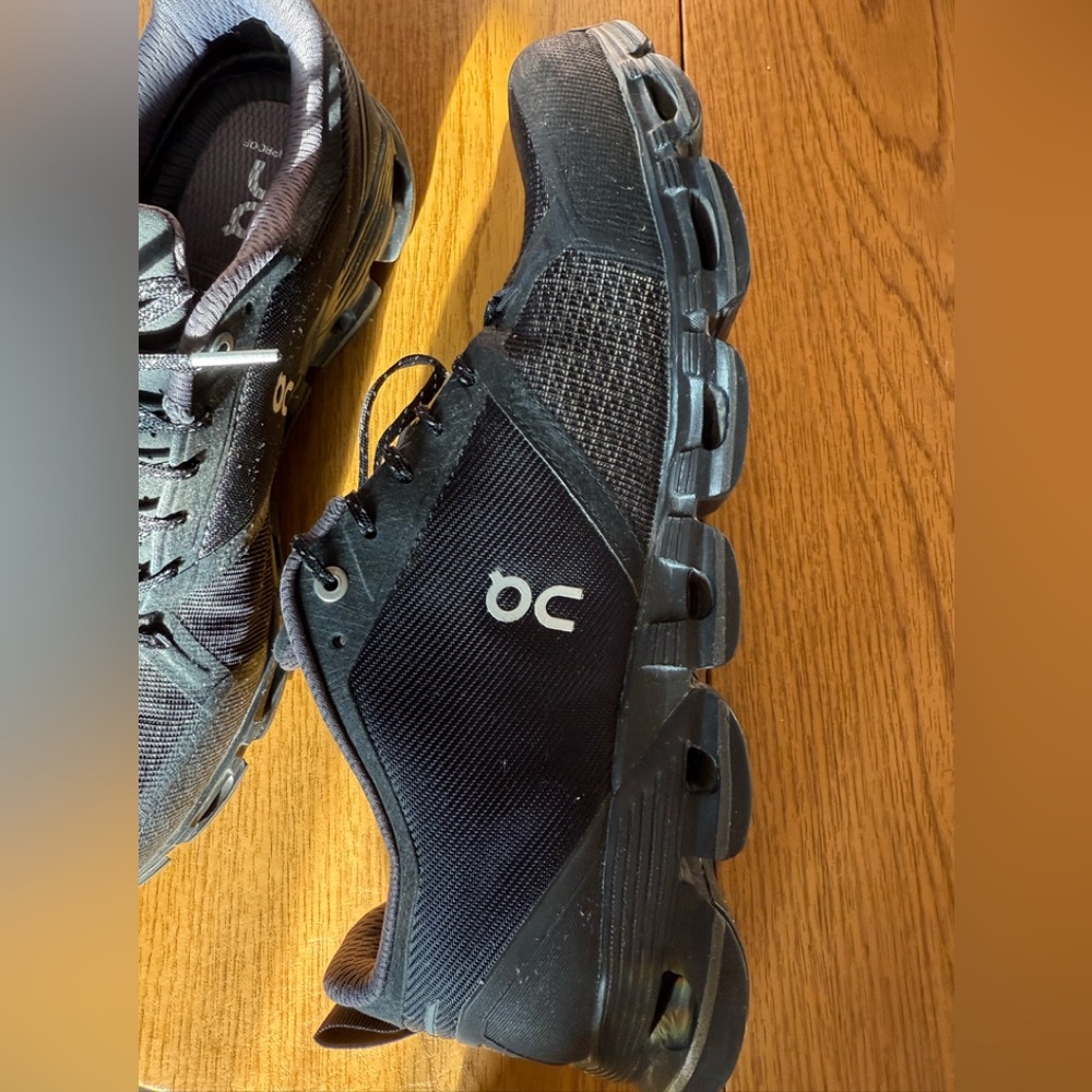 On Running Men's Black Shoes Coud Waterproof - Picture 6 of 6